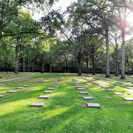 Апартаменты Near And Marina Ньивпорт